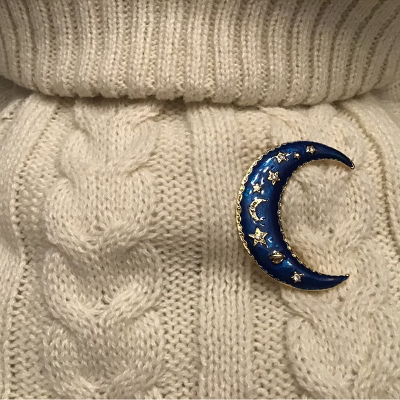 Moon Brooch - Picture 1 of 6